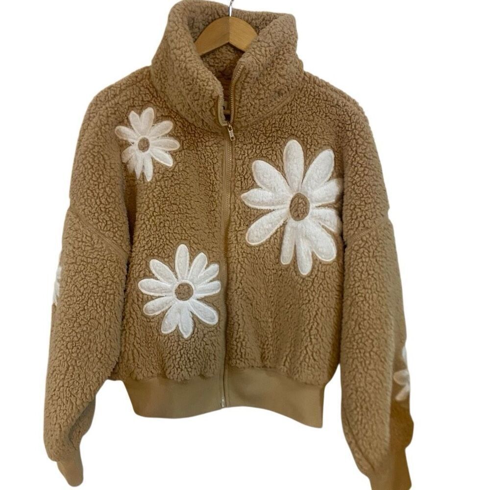 Sonoma medium faux fur zip up coat flowers white tan